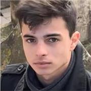 Estudiante de tercero de derecho y ADE ofrece apoyo en economía